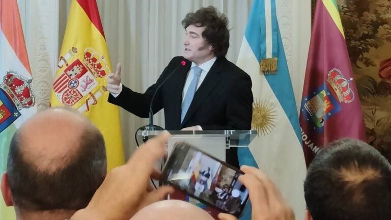 Milei justifica ataques a la prensa y afirma que “dicen barbaridades” sobre su gestión