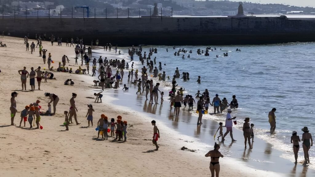 NOAA alerta que las olas de calor marinas podrían extenderse al 40 % de los océanos este año